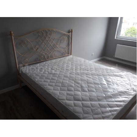 Бежевая кованая кровать со спинкой А-41